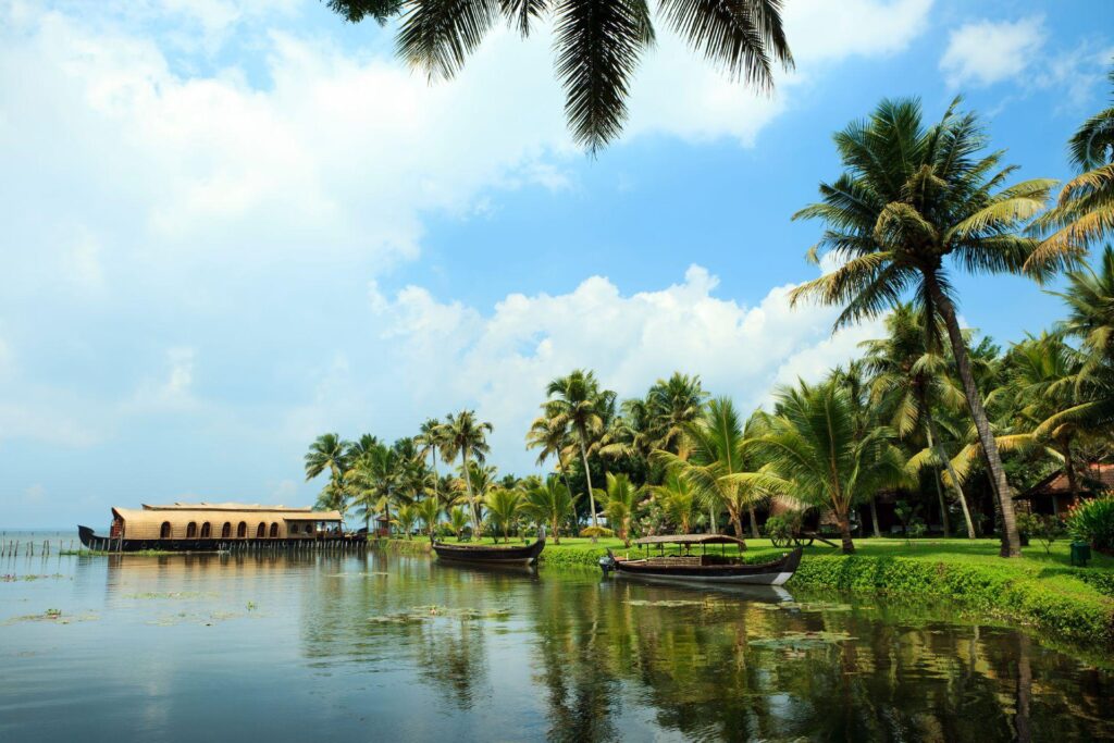 things to do in Kottayam, Kottayam travel guide, Kumarakom Kottayam, Vembanad Lake, Kottayam backwaters, Kottayam resorts, Kottayam hotels, tourist attractions in Kottayam, Kottayam Kerala tourism, Kottayam sightseeing, Kerala travel destinations